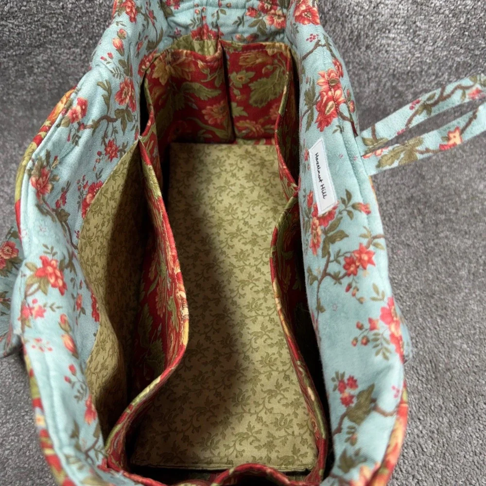 Hazelnut Hill Tote Bag Red Blue Floral Quilted Button Closure Cottagecore
